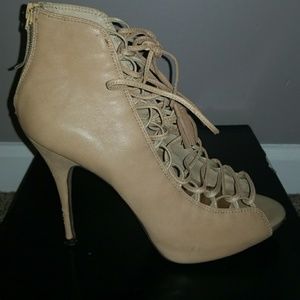 Steve Madden peep toe/tie up booties